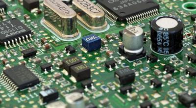 What is the reason for the incorrect frequency of crystal vibration?